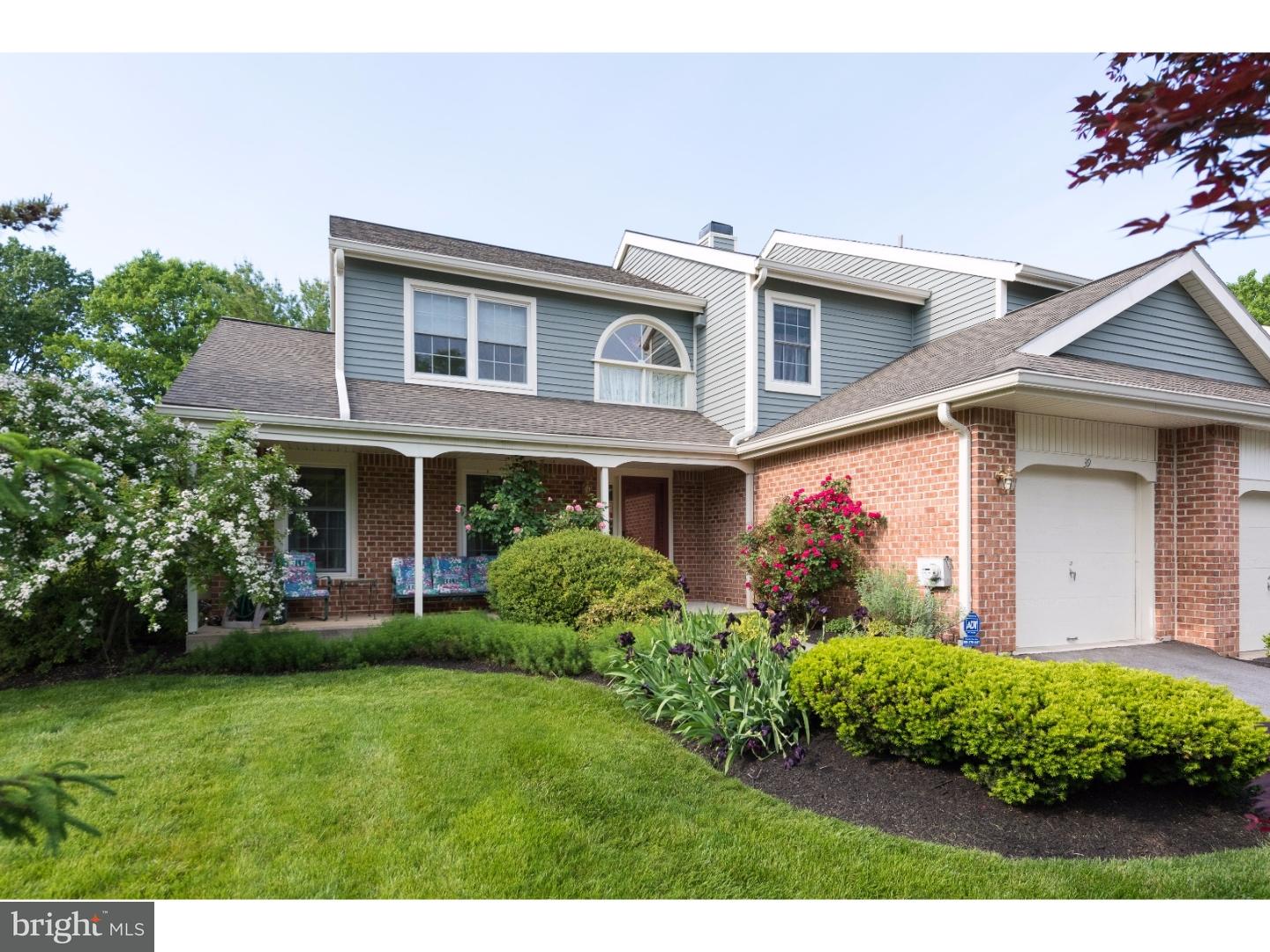 39 Stonehurst Court Chesterbrook, PA 19087 - Photo 2 of 25 Gallery Image 2