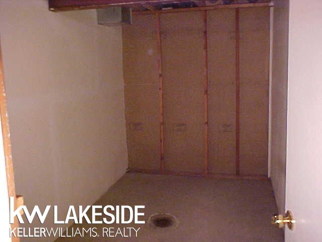 31805 Kelly Road, Unit 27 Fraser, MI 48026 - Photo 17 of 18 31247917-16.JPG