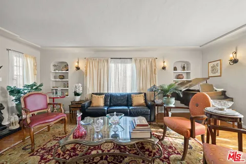 $2,795,000 | 1361 South Tremaine Avenue, Los Angeles, CA 90019