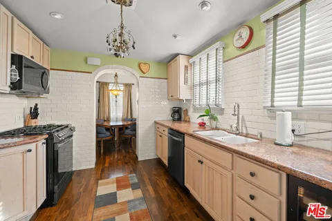 $2,795,000 | 1361 South Tremaine Avenue, Los Angeles, CA 90019