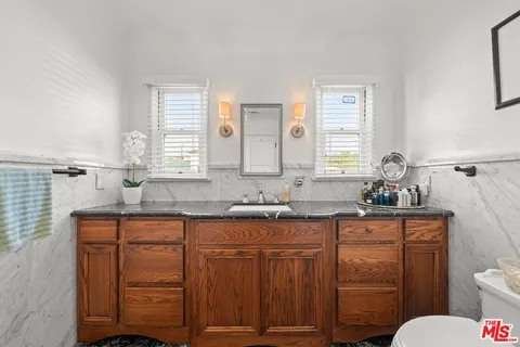 $2,795,000 | 1361 South Tremaine Avenue, Los Angeles, CA 90019