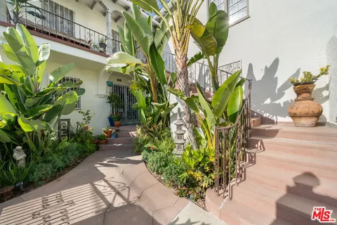 $2,795,000 | 1361 South Tremaine Avenue, Los Angeles, CA 90019