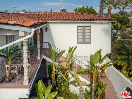 $2,795,000 | 1361 South Tremaine Avenue, Los Angeles, CA 90019