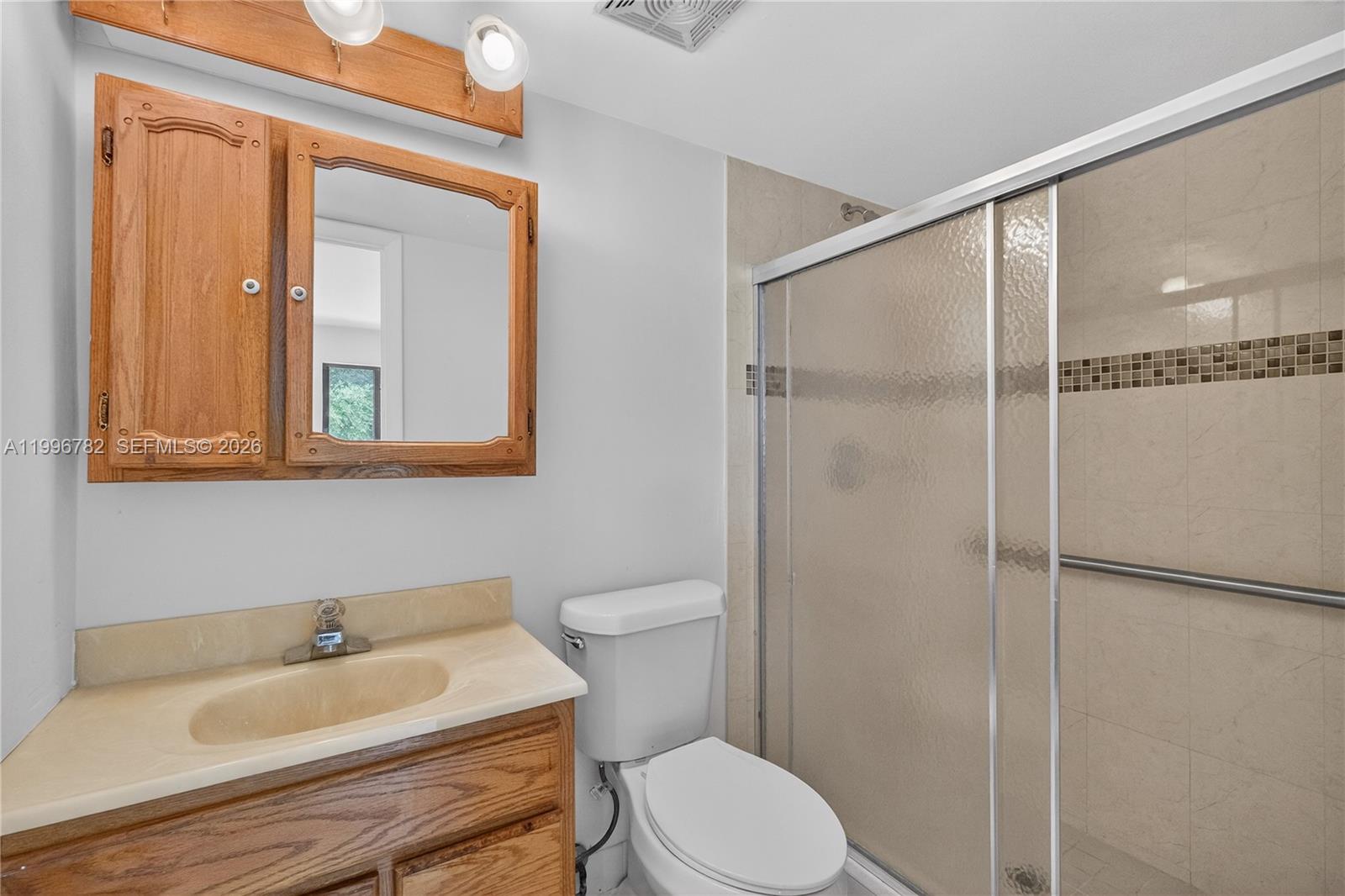 7833 Southwest 102nd Place Miami, FL 33173 - Photo 22 of 51 second bathshower