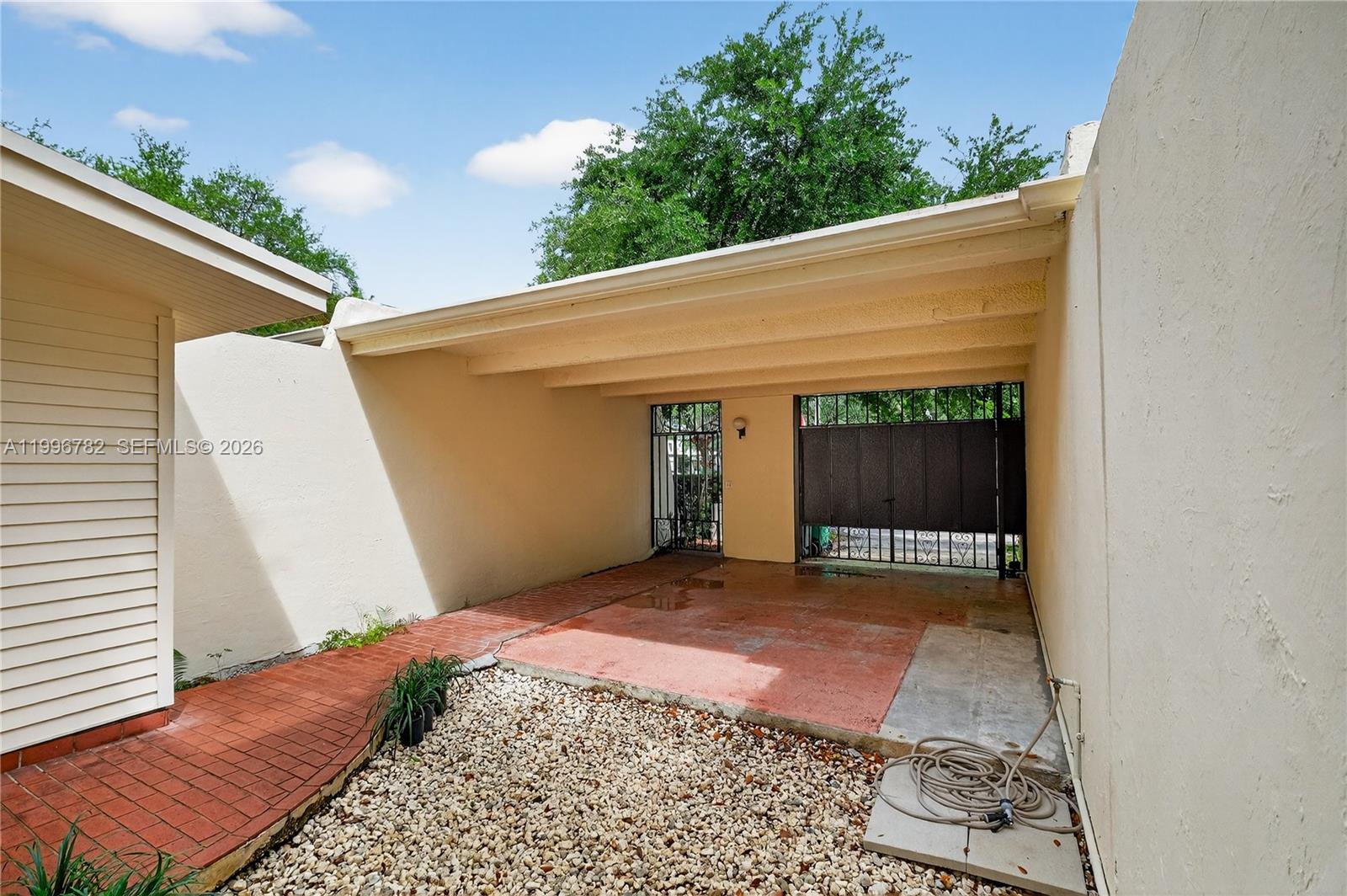 7833 Southwest 102nd Place Miami, FL 33173 - Photo 25 of 51 Front atrium