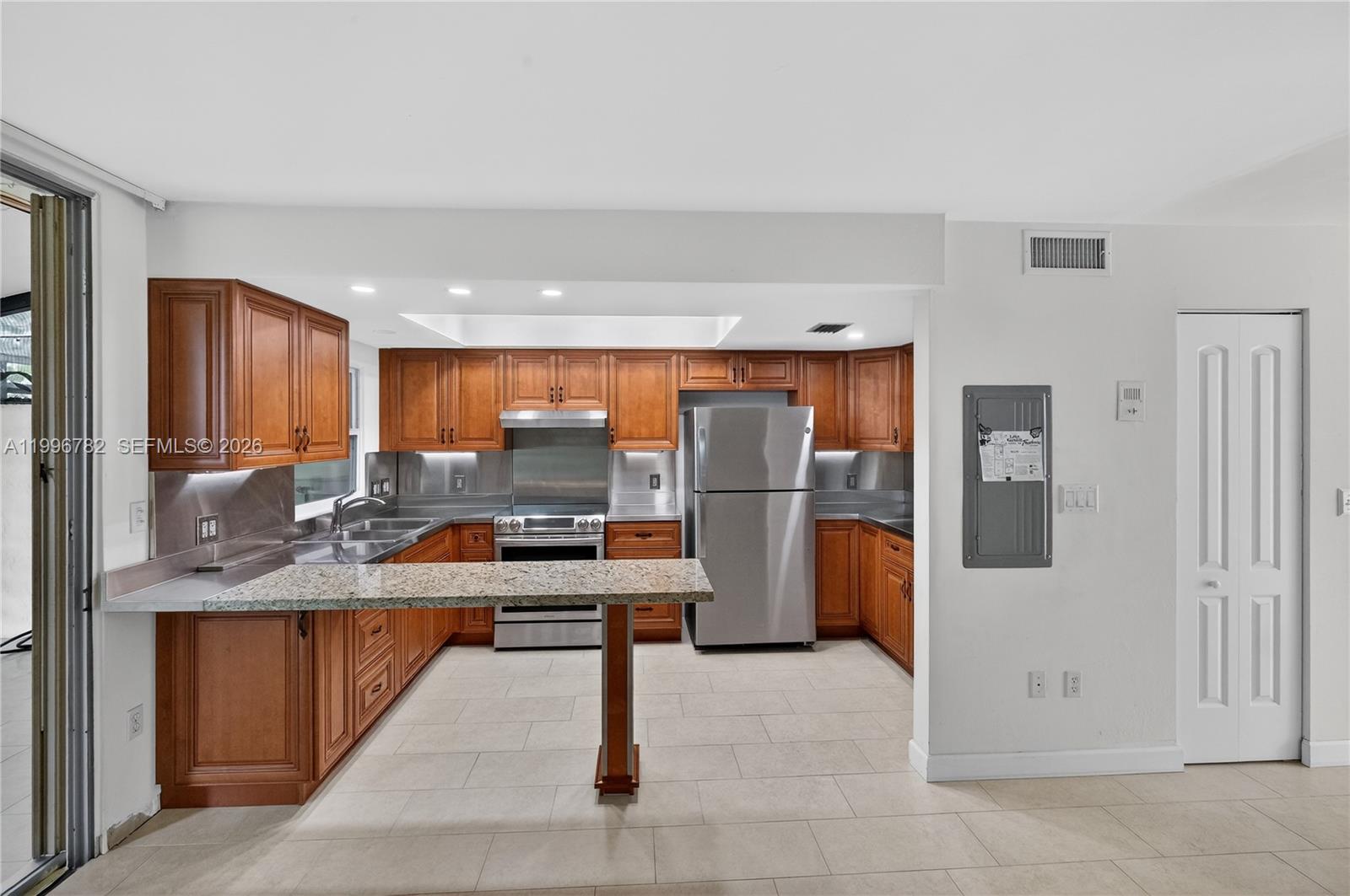 7833 Southwest 102nd Place Miami, FL 33173 - Photo 10 of 51