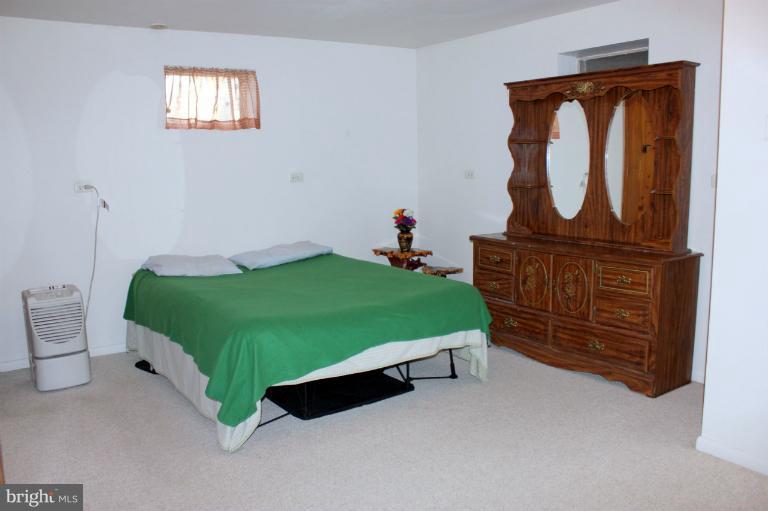 3046 Powder Mill Road Hyattsville, MD 20783 - Photo 18 of 20 a bedroom with a bed and window