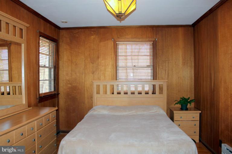 3046 Powder Mill Road Hyattsville, MD 20783 - Photo 4 of 20 a spacious bedroom with a large bed and a potted plant