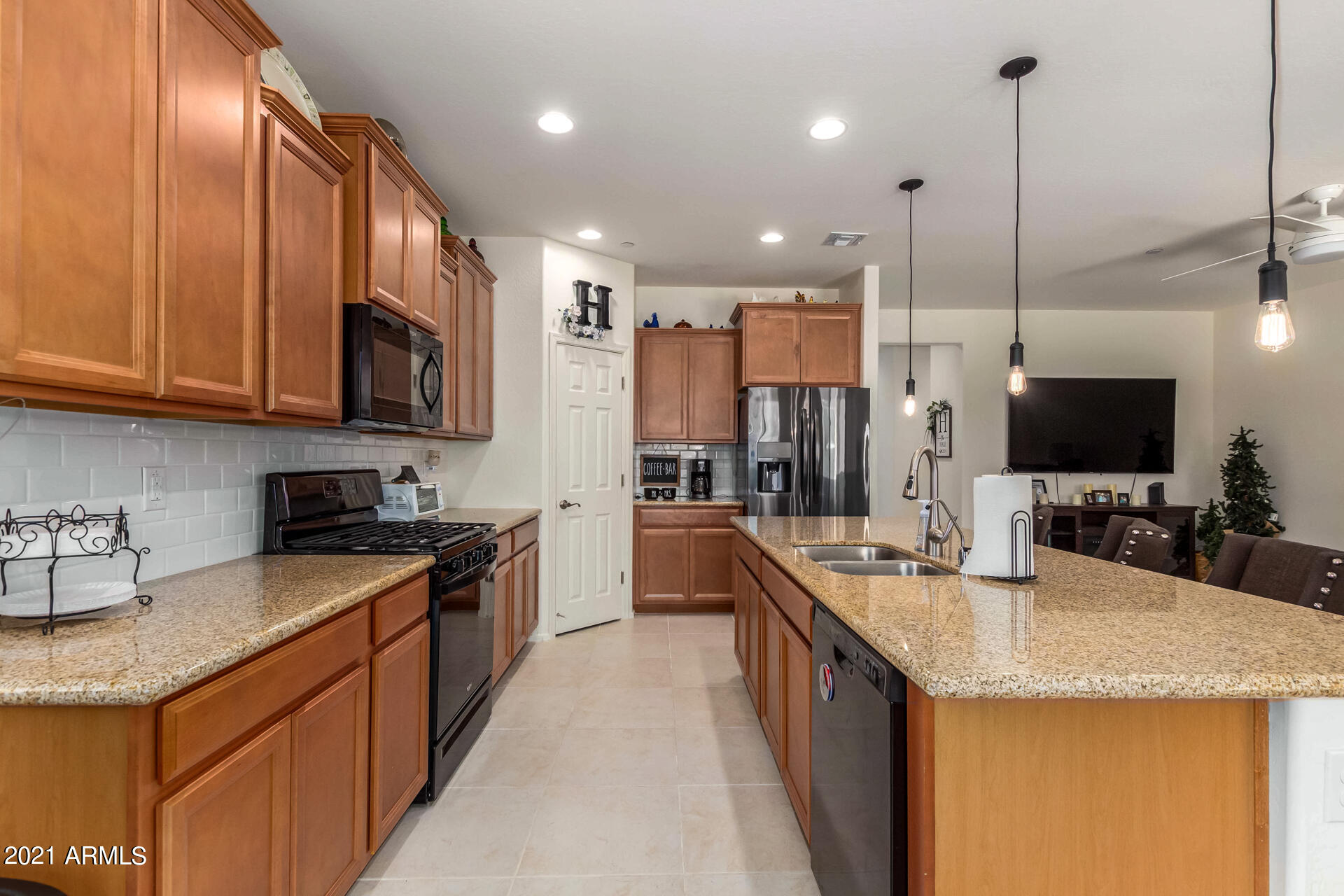 21253 West Granada Road Buckeye, AZ 85396 - Photo 4 of 25 Kitchen