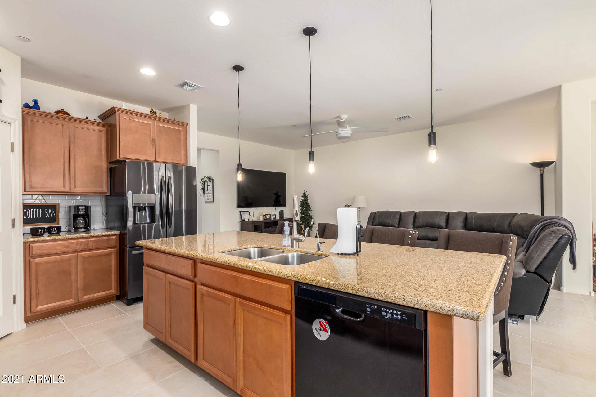 21253 West Granada Road Buckeye, AZ 85396 - Photo 5 of 25 Pendant Lights
