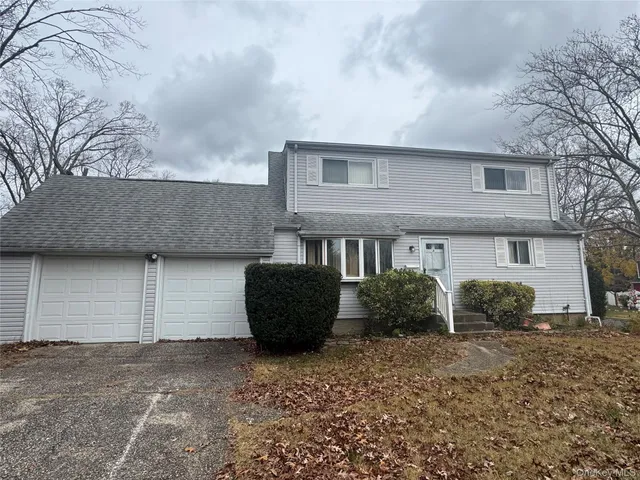 $689,000 | 3 Vine Court, Centereach, NY 11720