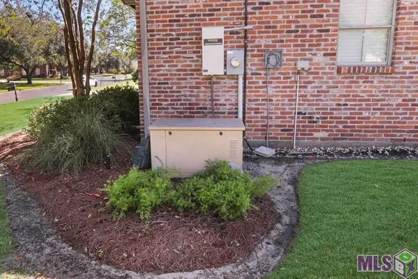 $690,000 | 40174 Dove Estates Court, Gonzales, LA 70737