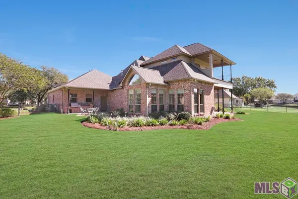 $690,000 | 40174 Dove Estates Court, Gonzales, LA 70737