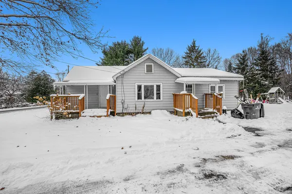$181,000 | 620 Bangor Road, Lawrence, MI 49064