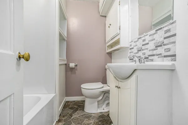 $181,000 | 620 Bangor Road, Lawrence, MI 49064