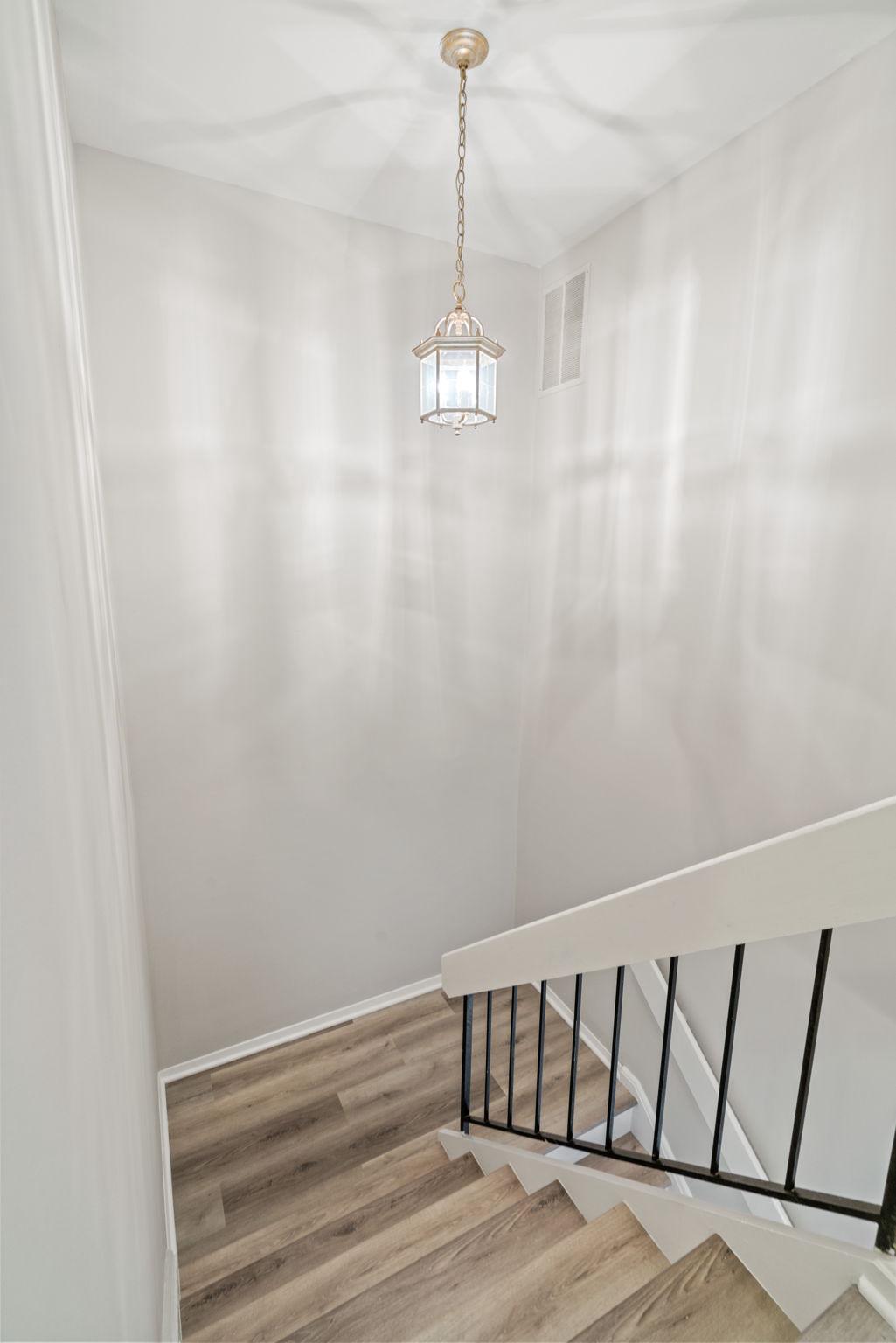 1806 Ivy Oak Square, Unit 43 Reston, VA 20190 - Photo 31 of 35 Stairwell