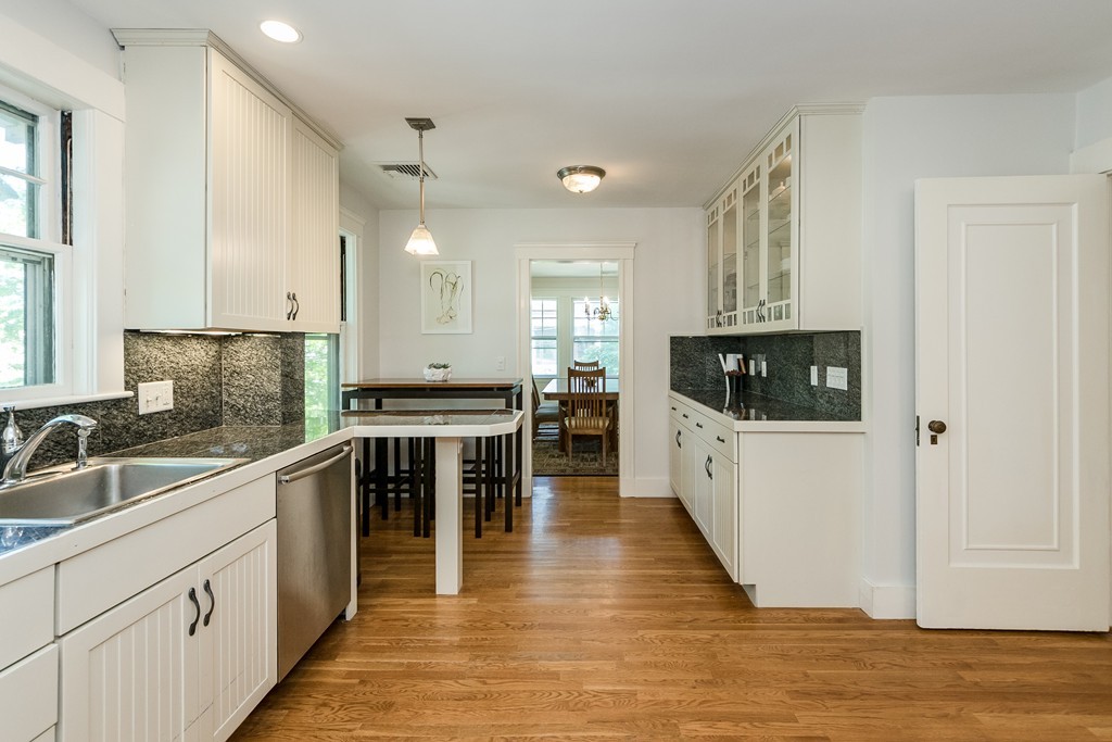 31 Addington Road, Unit 31 Brookline, MA 02445 - Photo 7 of 17