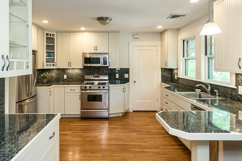 31 Addington Road, Unit 31 Brookline, MA 02445 - Photo 8 of 17