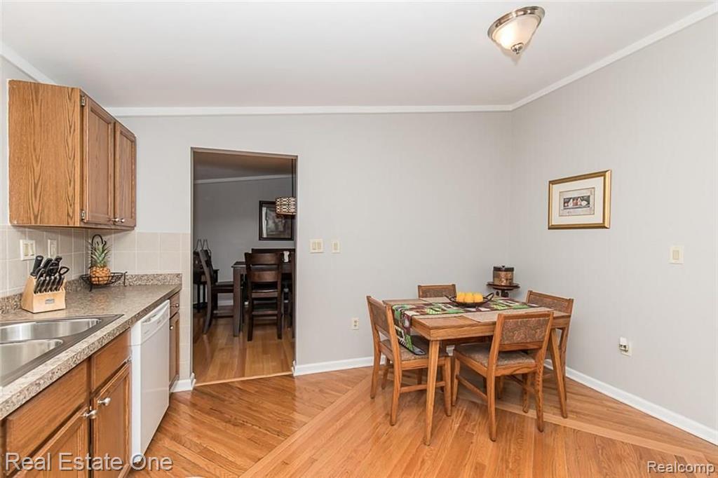 2233 London Bridge Drive, Unit 38 Rochester Hills, MI 48307 - Photo 3 of 13