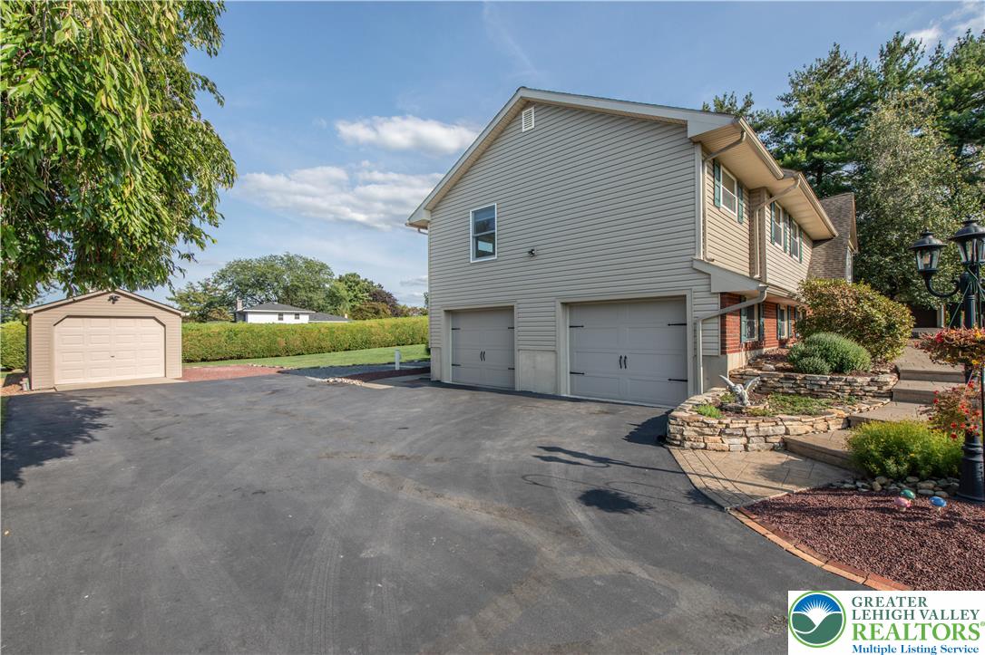704 Concord Road Nazareth, PA 18064 - Photo 3 of 47 Gallery Image 3