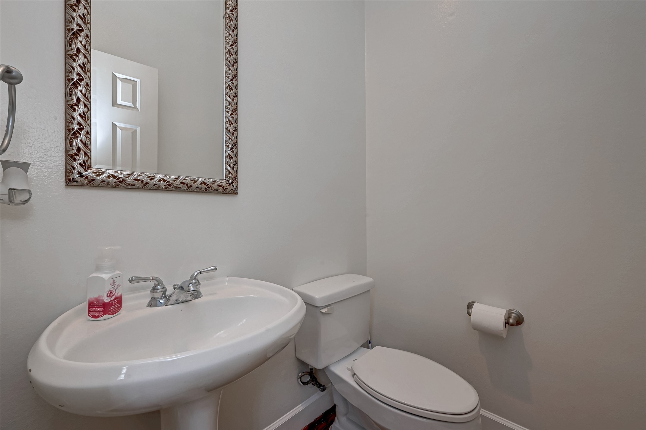 5410 Rose Street Houston, TX 77007 - Photo 25 of 41 a bathroom with a sink and a toilet
