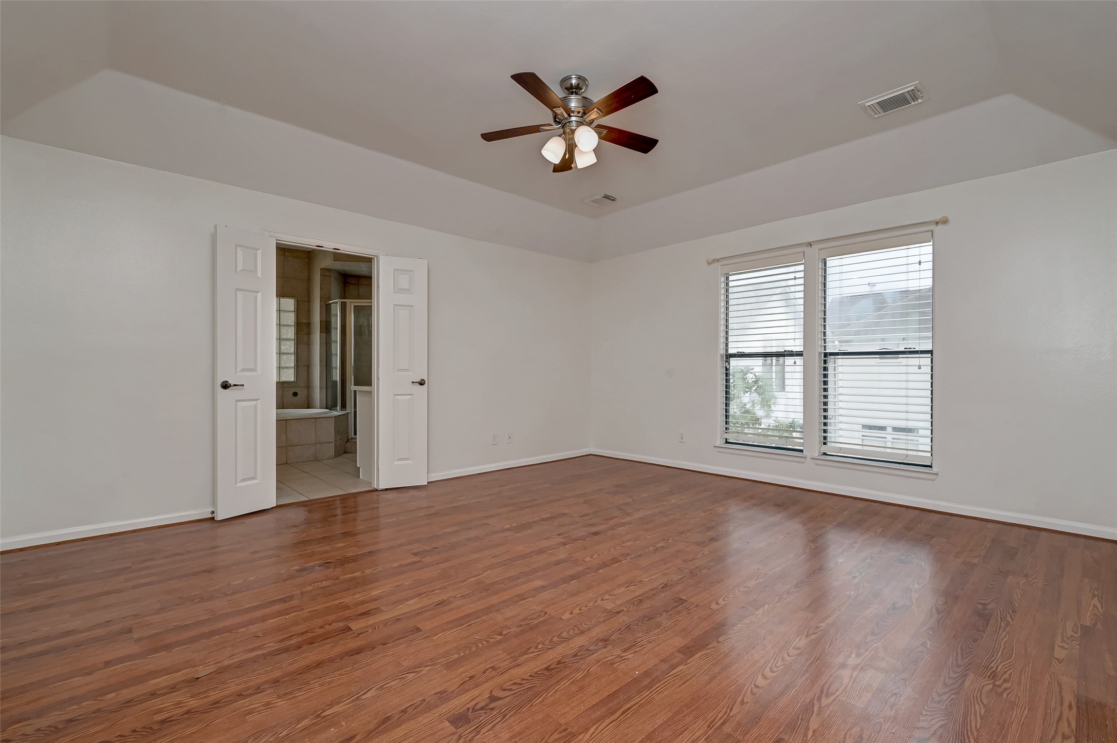 5410 Rose Street Houston, TX 77007 - Photo 27 of 41 an empty room with wooden floor and windows