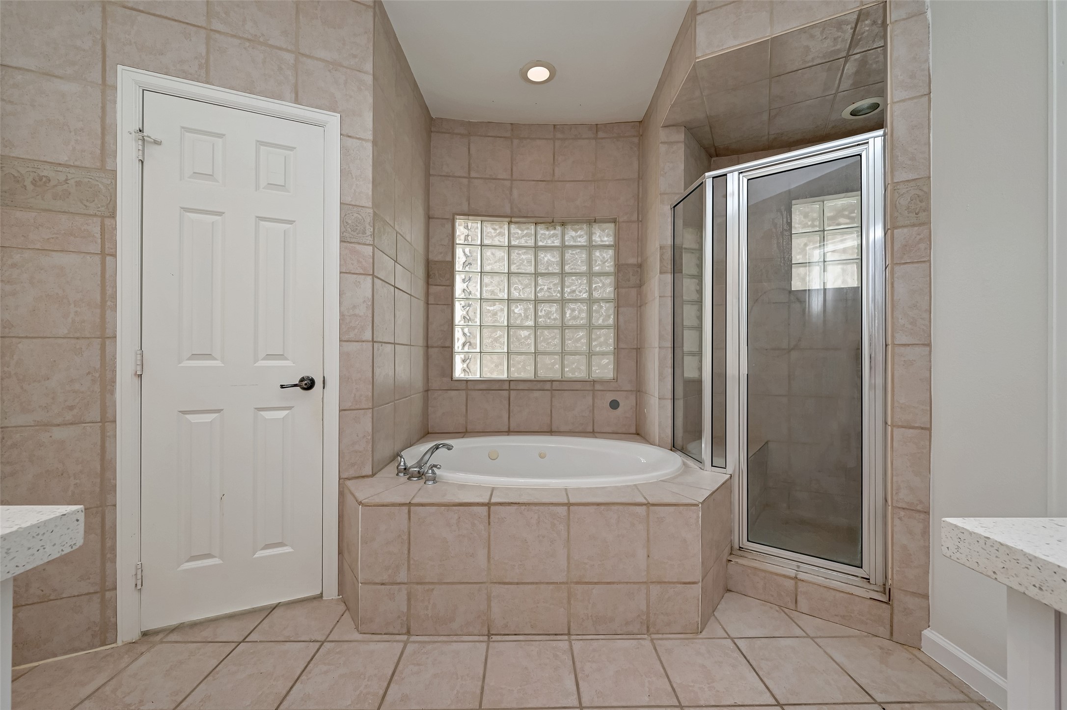 5410 Rose Street Houston, TX 77007 - Photo 34 of 41 a bathroom with a sink a bathtub and window