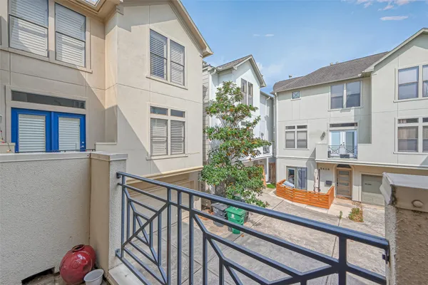 a house view with a outdoor space