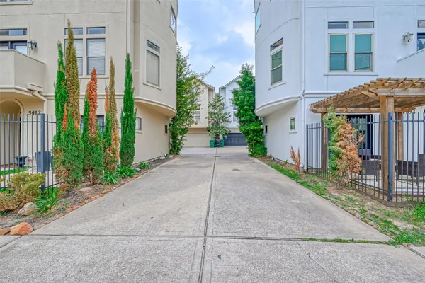 $3,300 | 5410 Rose Street, Houston, TX 77007