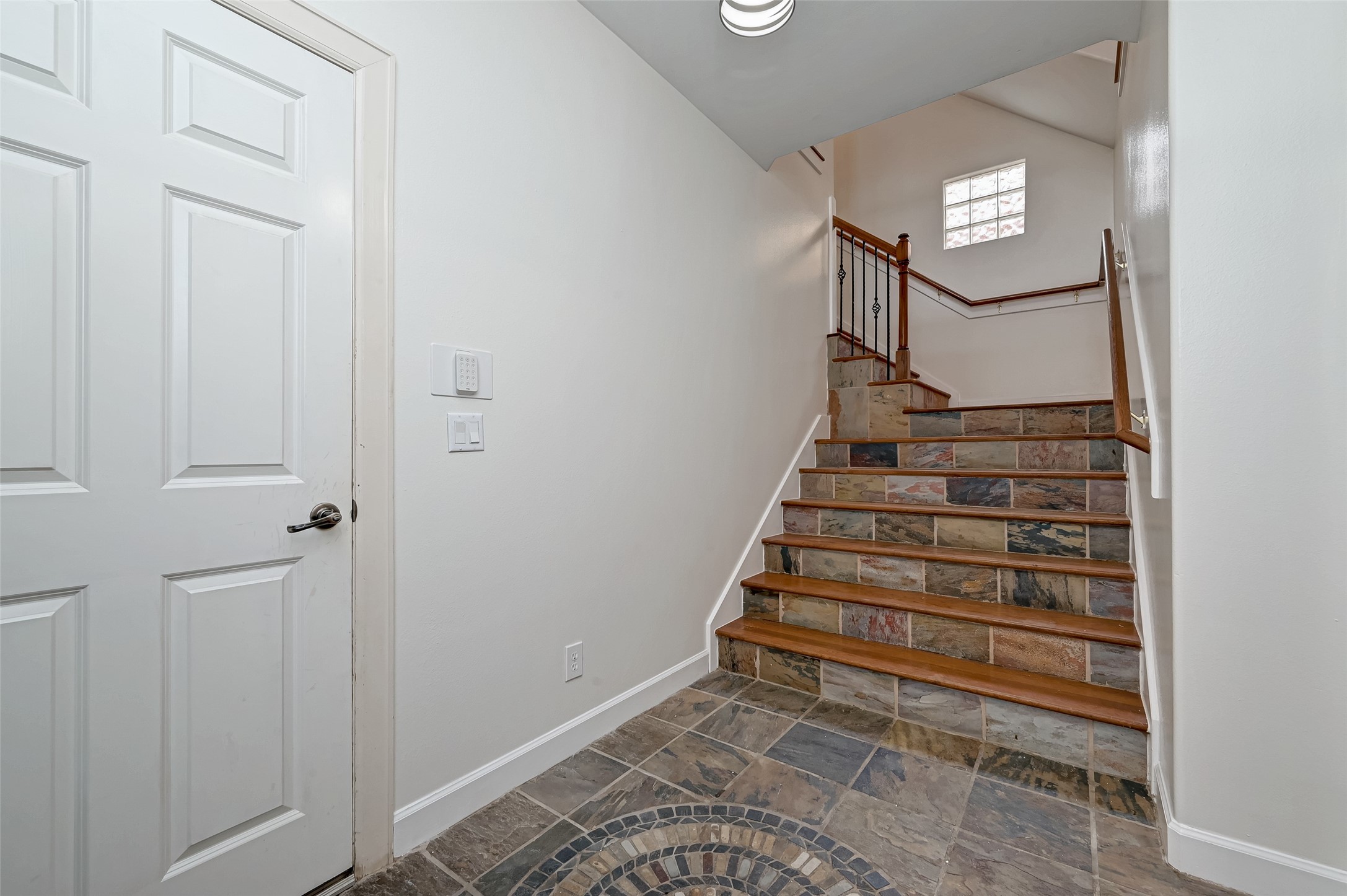 5410 Rose Street Houston, TX 77007 - Photo 5 of 41 a view of entryway