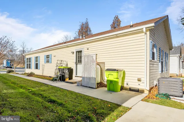 a picture of a bench in front of a wall