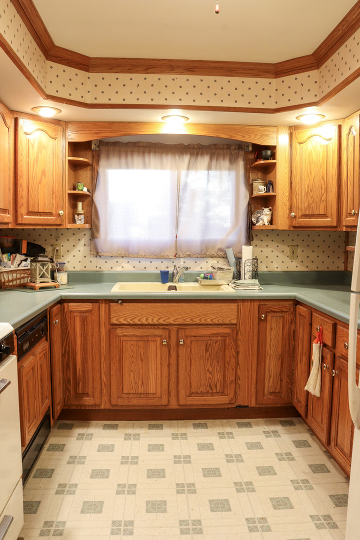 1745 Tampico Road Tampico, IL 61283 - Photo 8 of 35