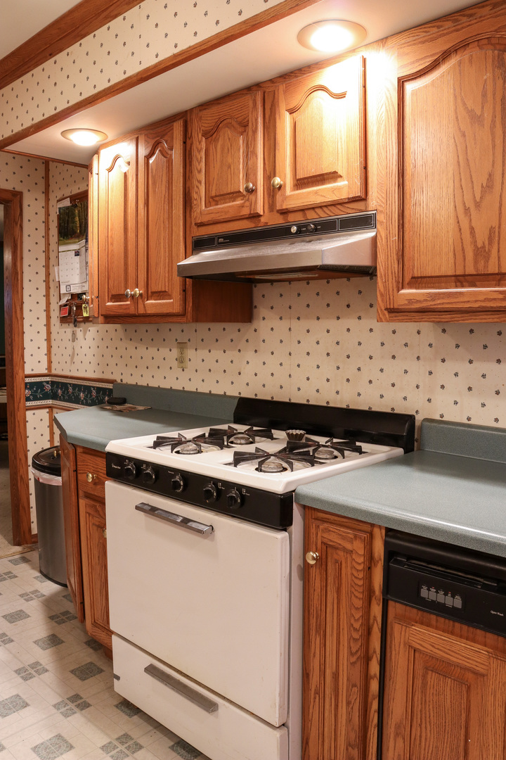 1745 Tampico Road Tampico, IL 61283 - Photo 9 of 35