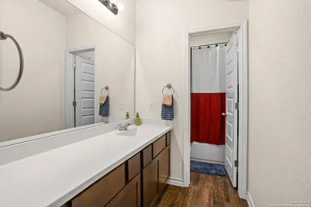 a en suite bathroom with a sink and a mirror