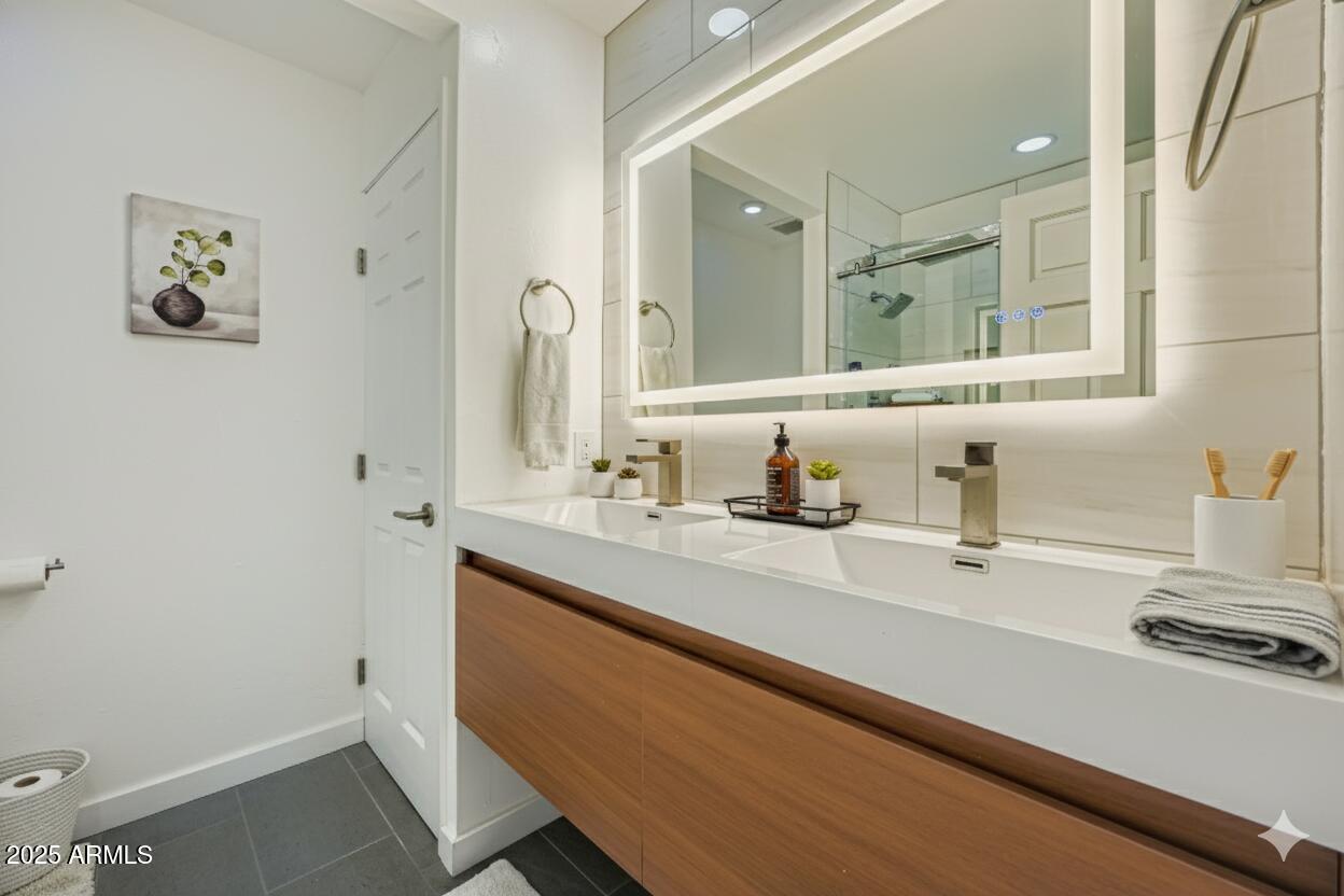 3002 North 32nd Street, Unit 13 Phoenix, AZ 85018 - Photo 19 of 26 Bathroom