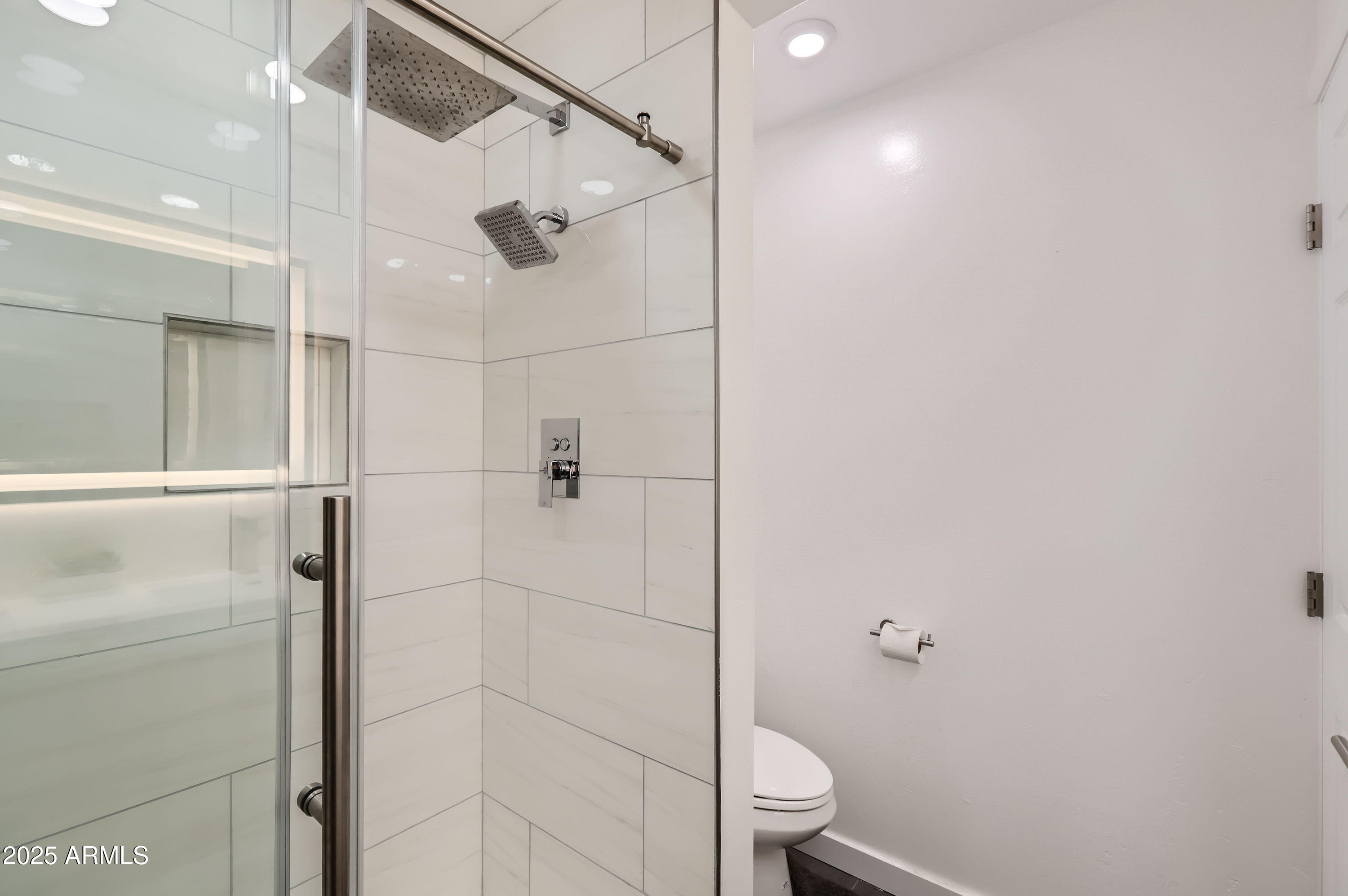 3002 North 32nd Street, Unit 13 Phoenix, AZ 85018 - Photo 20 of 26 Shower