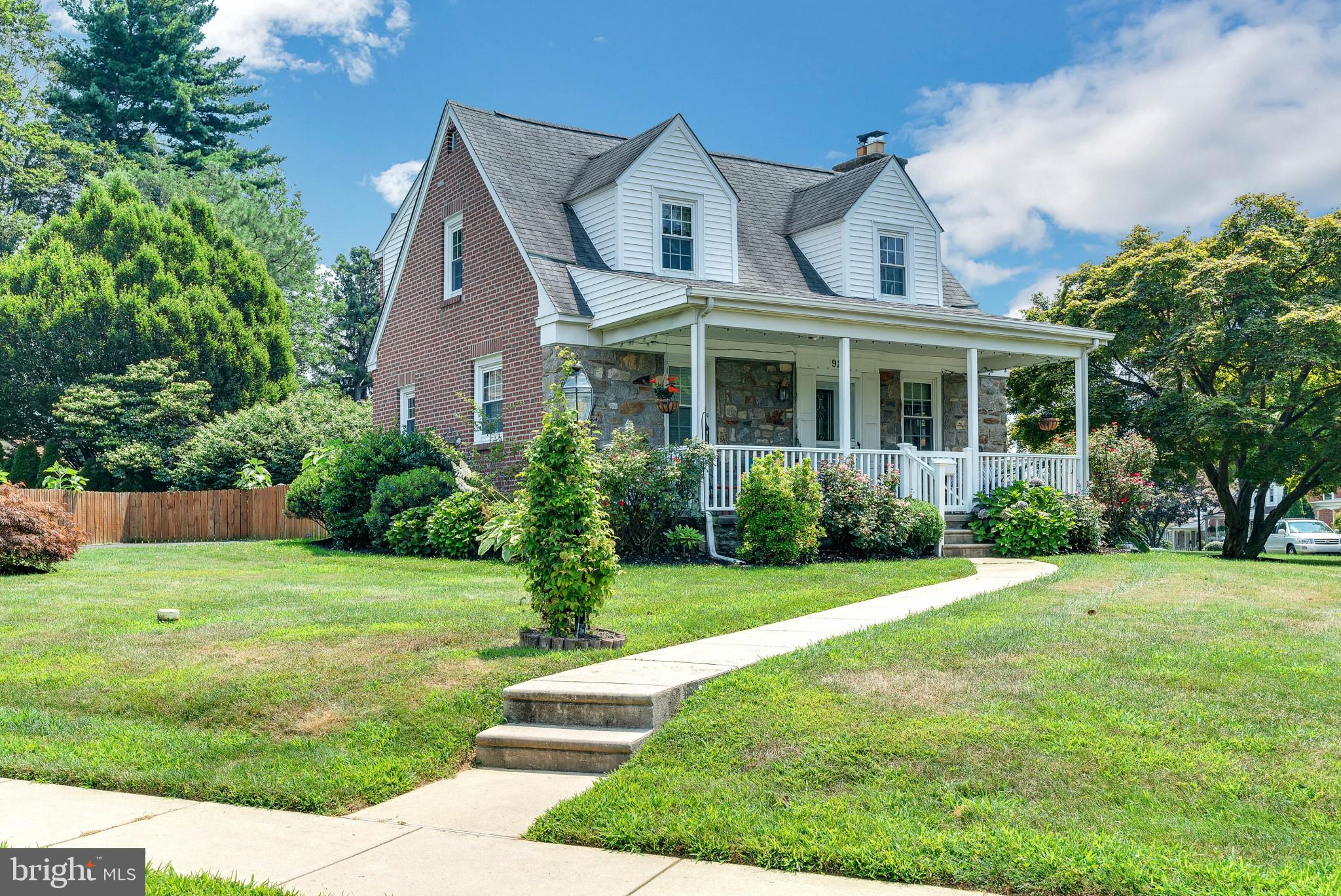 927 Sara Drive Springfield, PA 19064 - Photo 3 of 44