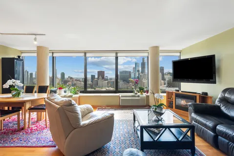 $875,000 | 155 North Harbor Drive, Unit 41014102, Chicago, IL 60601