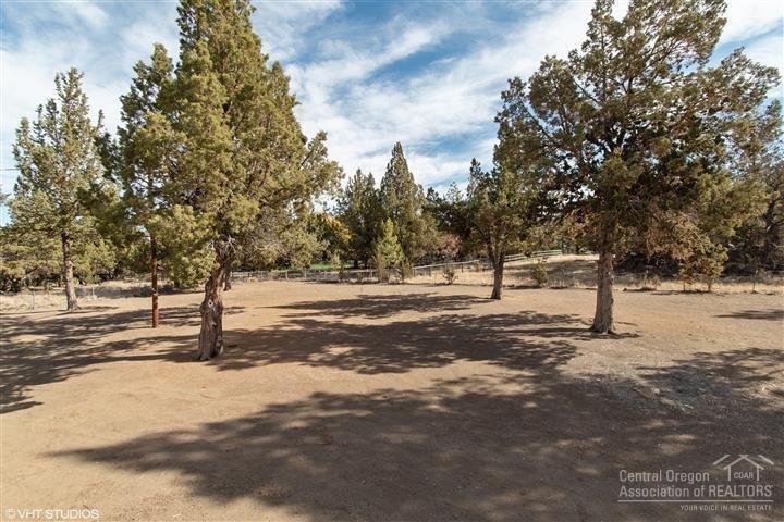 62260 Deer Trail Road Bend, OR 97701 - Photo 20 of 24 Back yard.