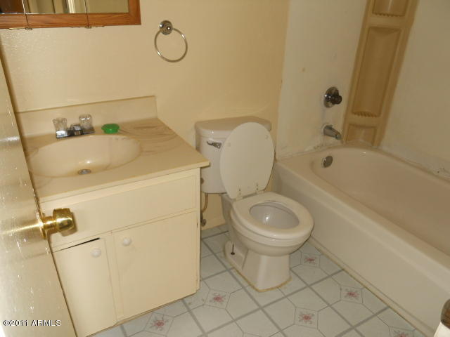 4049 West Palomino Road Phoenix, AZ 85019 - Photo 3 of 5 x