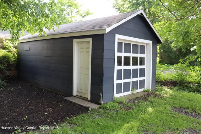 a view of front of house with a yard