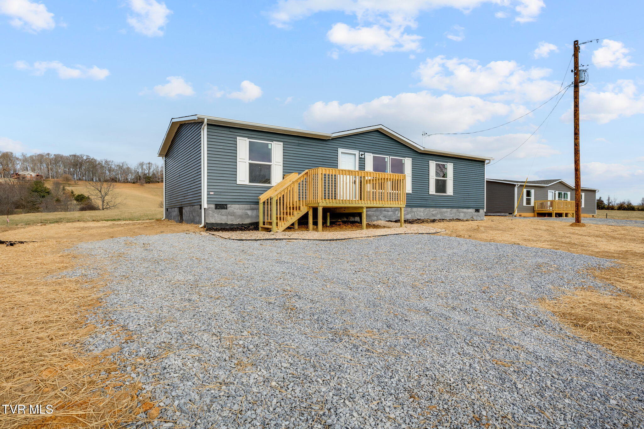 899 Milburnton Road Limestone, TN 37681 - Photo 3 of 28 002