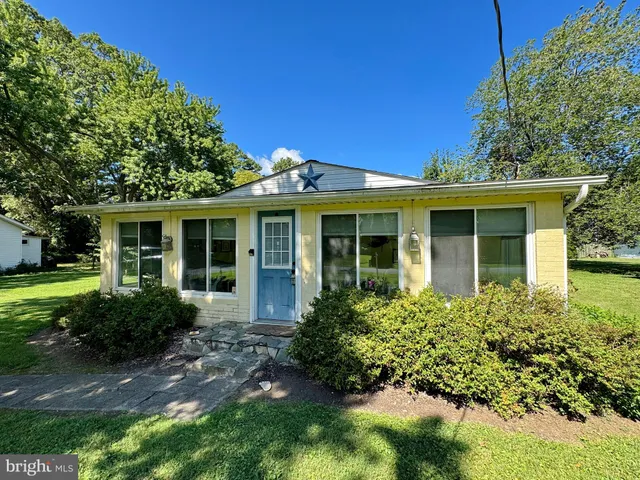 $260,000 | 18117 Piedmont Drive, Cobb Island, MD 20625