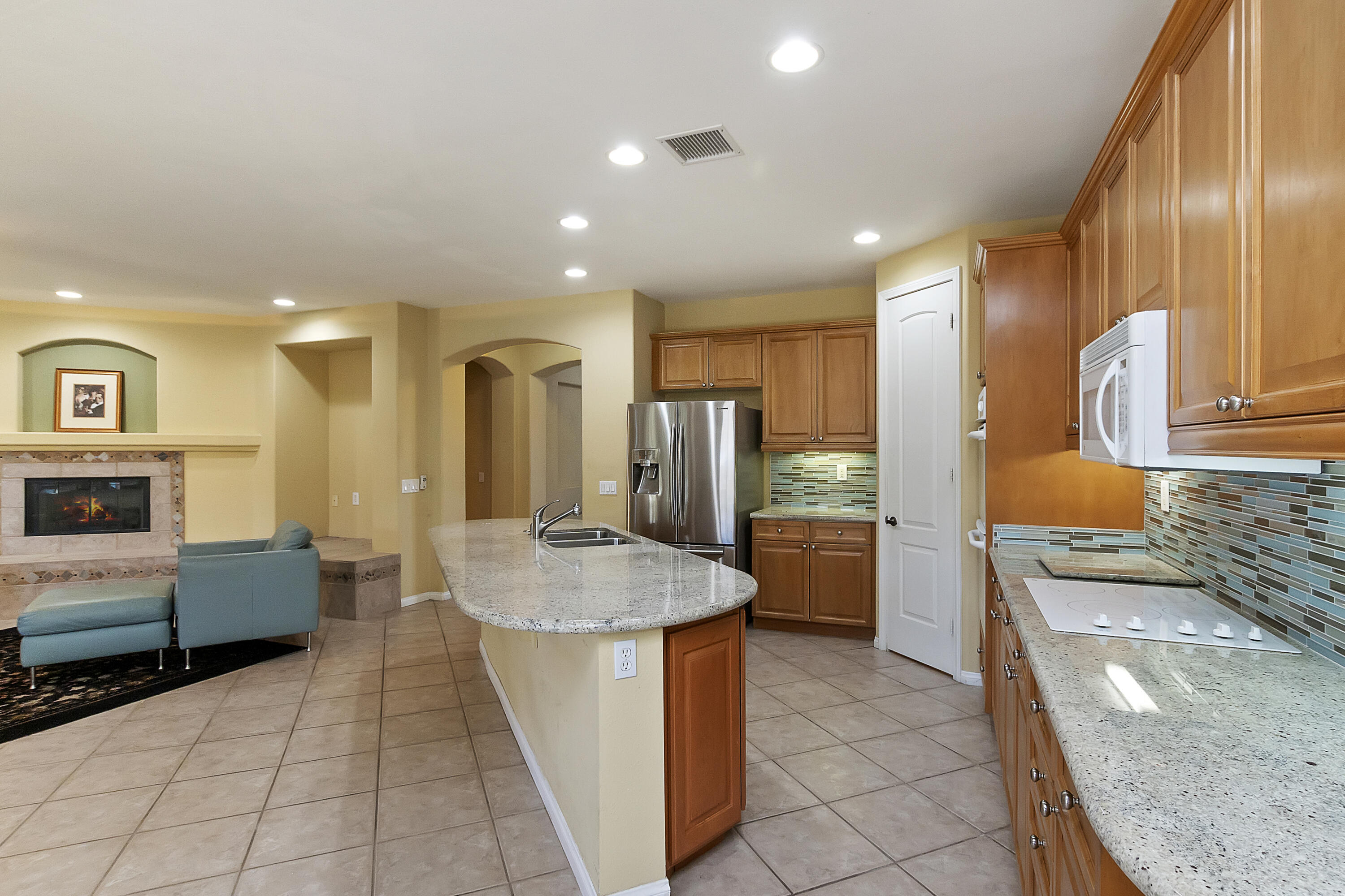 198 Via San Lucia Rancho Mirage, CA 92270 - Photo 14 of 43 Kitchen Island