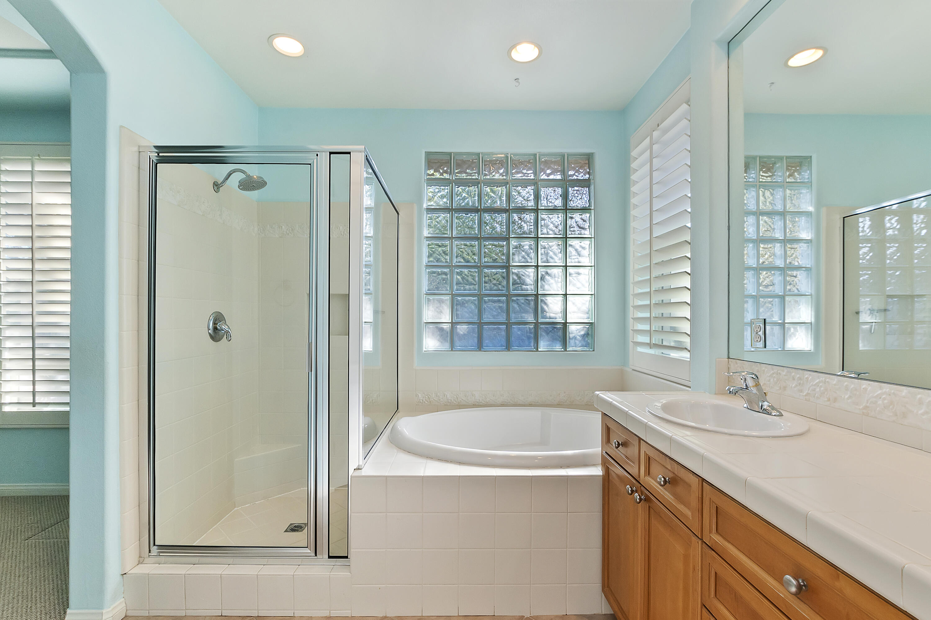 198 Via San Lucia Rancho Mirage, CA 92270 - Photo 20 of 43 Master suite soaking tub