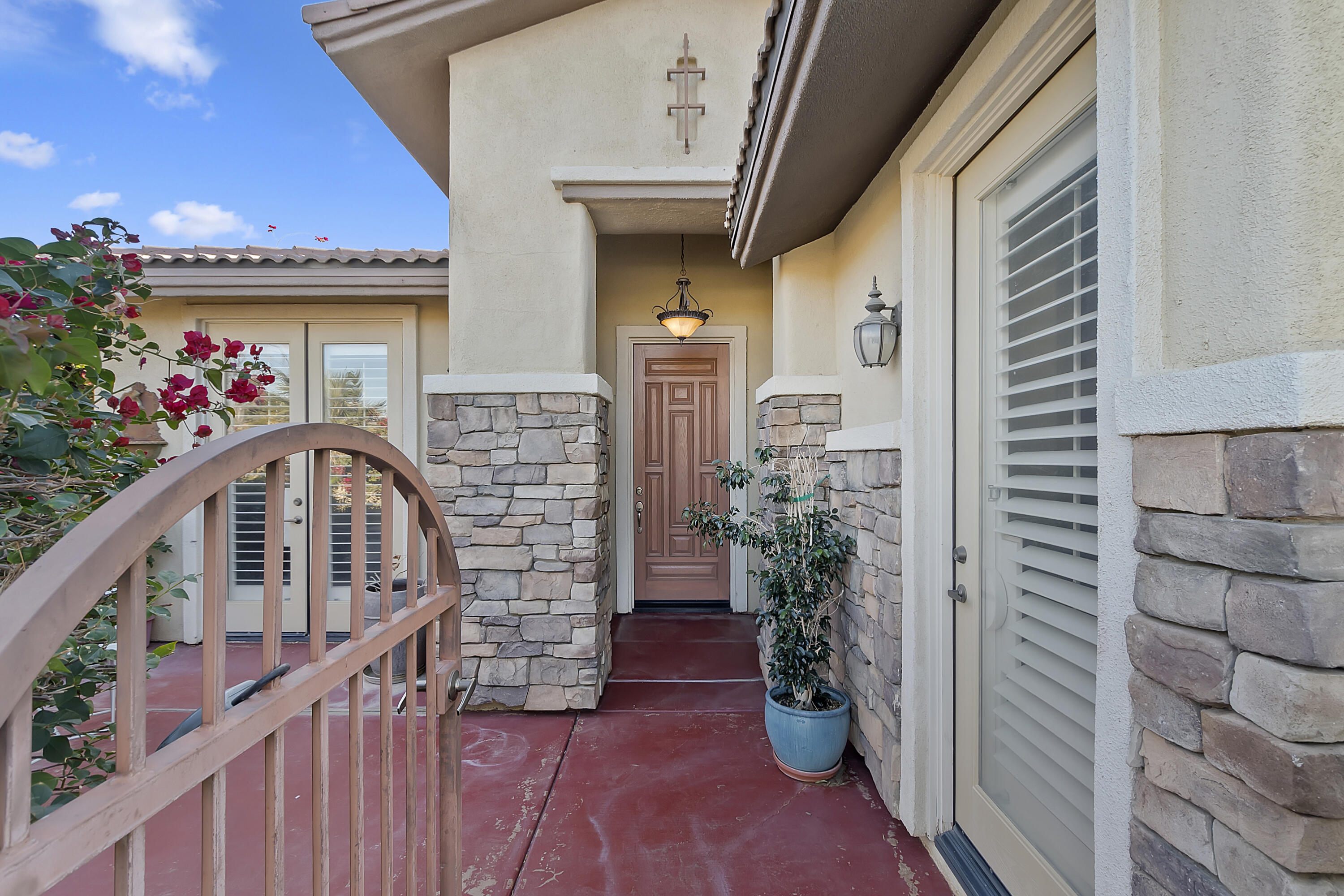 198 Via San Lucia Rancho Mirage, CA 92270 - Photo 2 of 43 courtyard entrance
