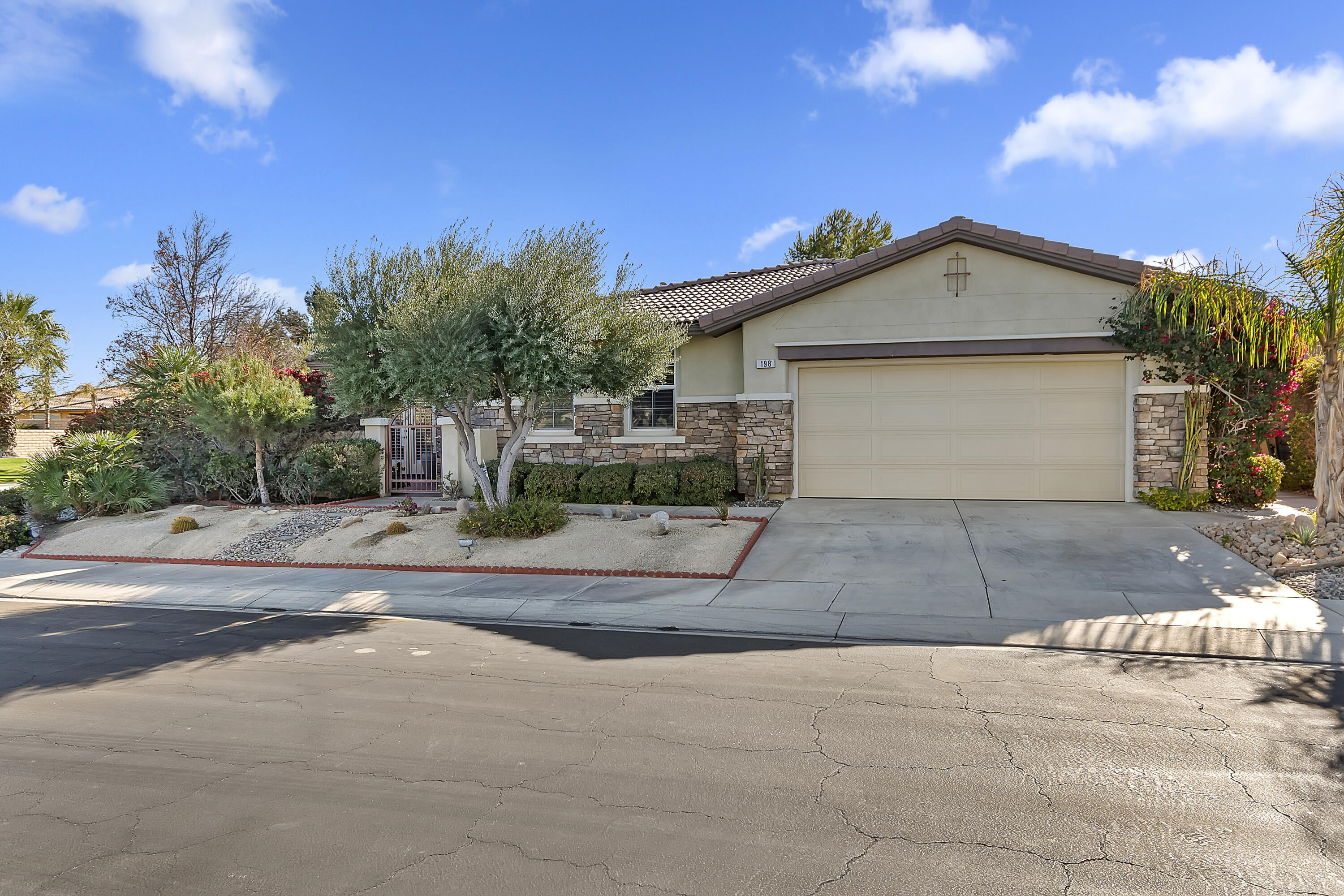 198 Via San Lucia Rancho Mirage, CA 92270 - Photo 39 of 43 Street view