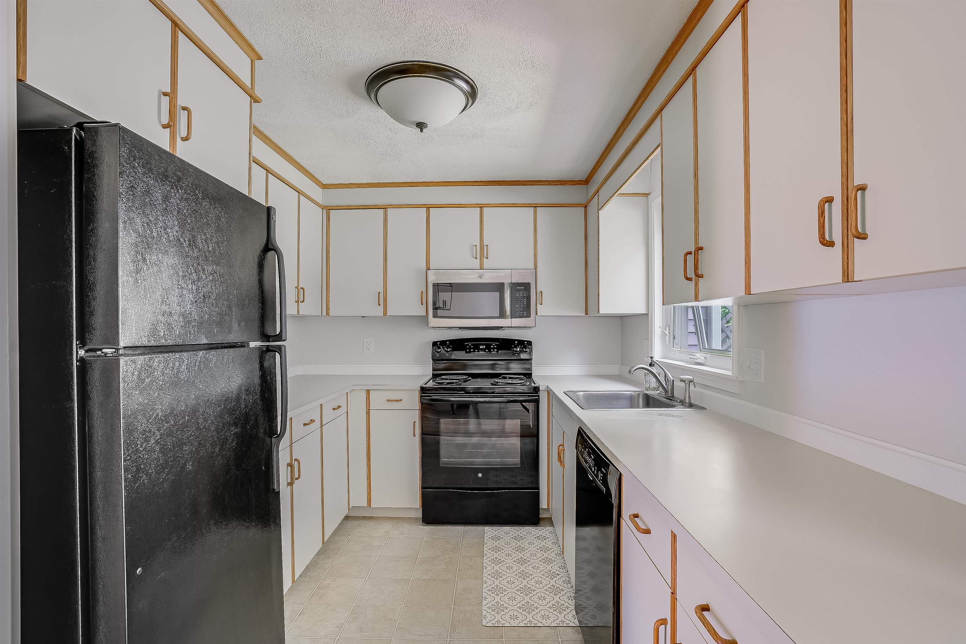 233 Oak Ridge Road, Unit 19 Plaistow, NH 03865 - Photo 8 of 20 Gallery Image 8