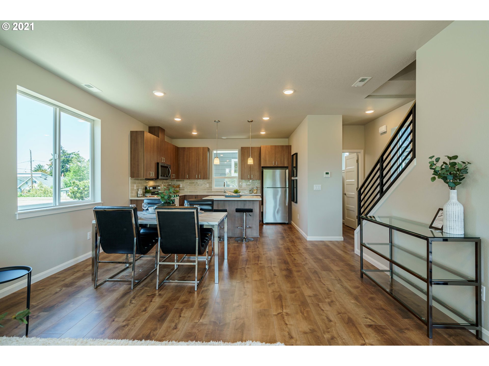 6096 Southeast Woodstock Boulevard Portland, OR 97206 - Photo 12 of 32