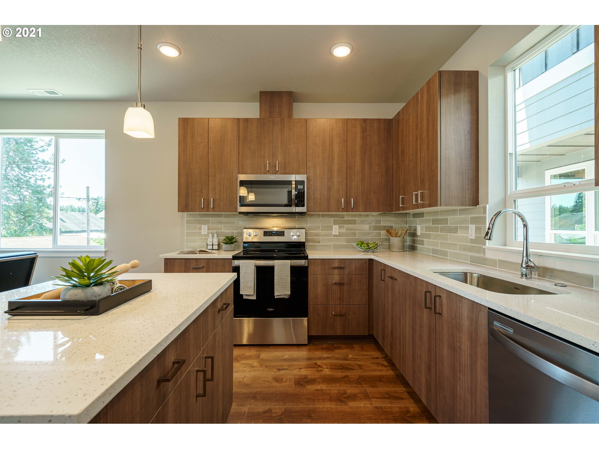 6096 Southeast Woodstock Boulevard Portland, OR 97206 - Photo 17 of 32